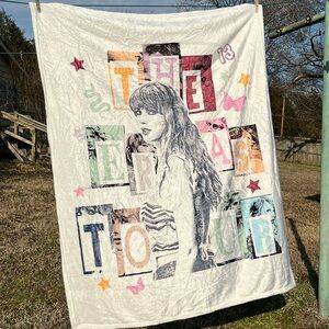 NEW Soft Plush White THE ERAS TOUR TS Taylor Swift Throw Blanket